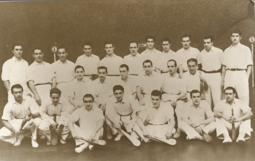 Grupo de pelotaris Frontón de Euskalduna
