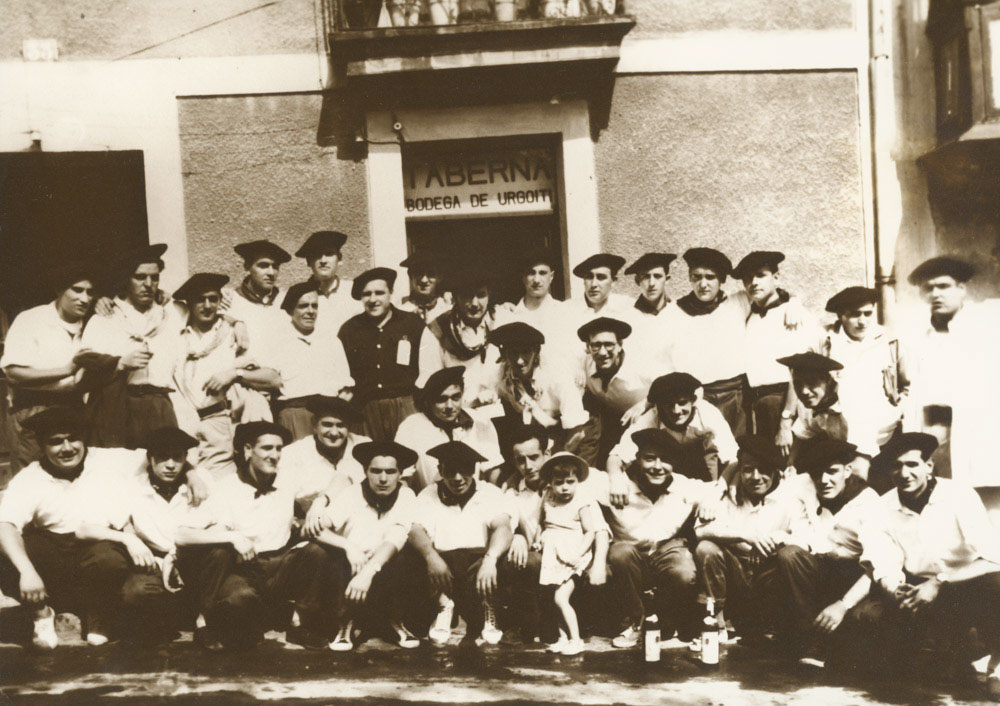 Tertulia Los Txapelas en el año 1957 La vivienda de E. Sierra t