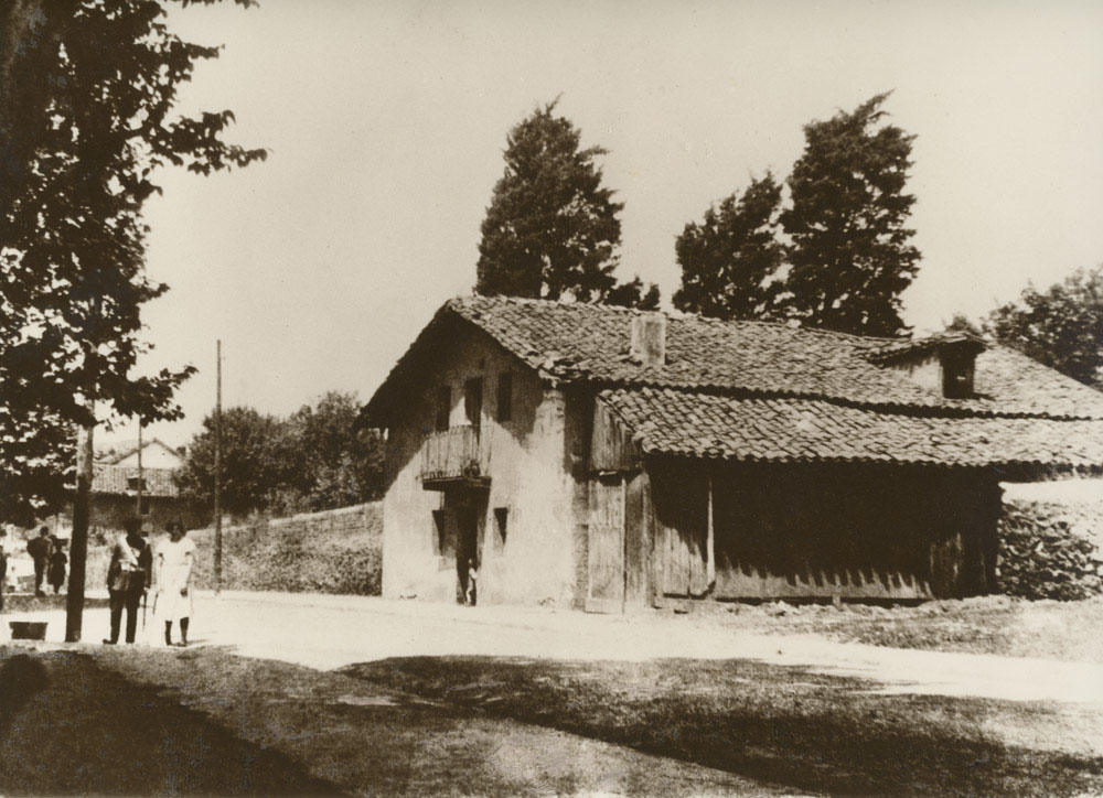 Casa vivienda y txabola adjunta de la familia Aurteneche Garay e