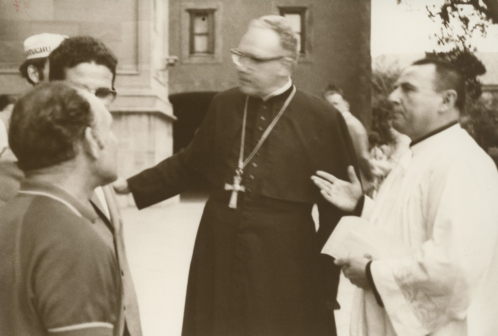 El Obispo de Bilbao y "nuestro" párroco D. Vitorino con el pres