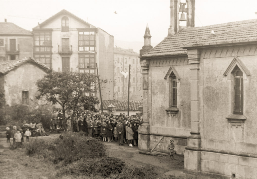 Feligreses entrando a San Francisquito