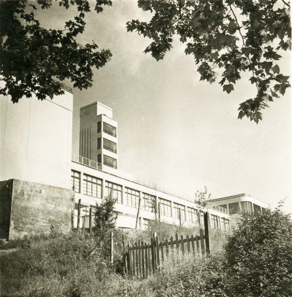 Trasera de las Escuelas de Briñas