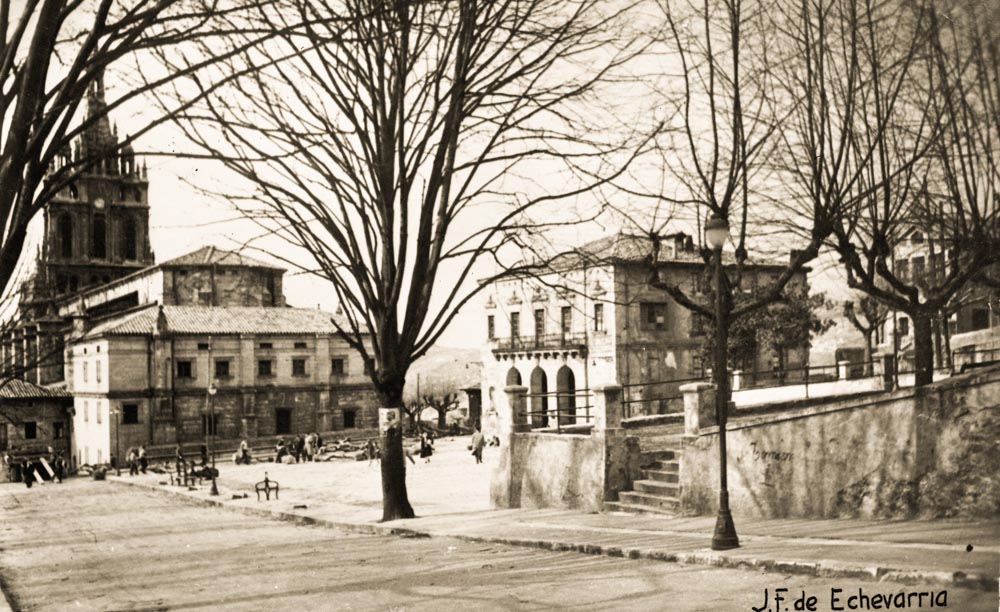 Trasera de la basílica de Begoña y el Ayuntamiento de la Repú